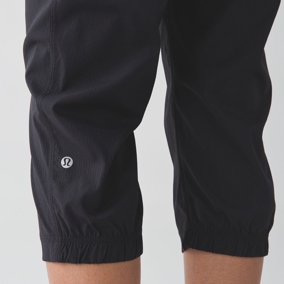 Lulu lemon studio crop pant - Picture 5 of 6